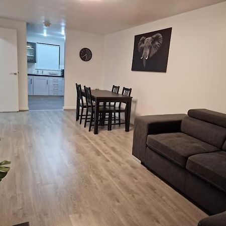Contemporary City Centre Flat Белфаст Экстерьер фото