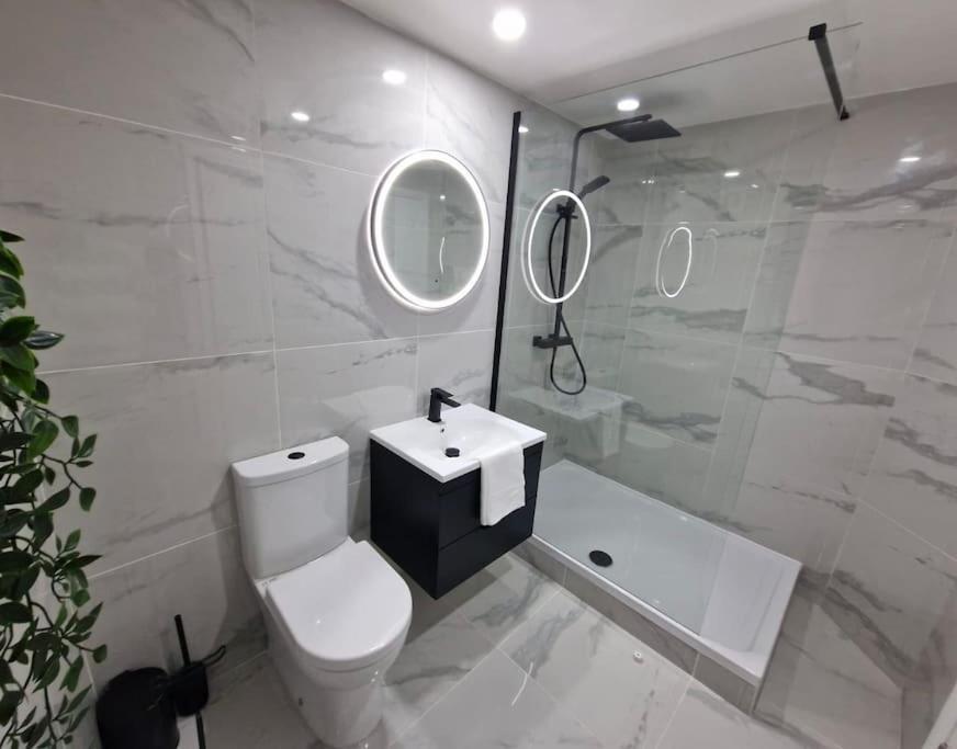 Contemporary City Centre Flat Белфаст Экстерьер фото
